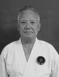 An´ichi Miyagi Sensei modtog hele systemet og den sidste lære direkte fra Chojun Sensei